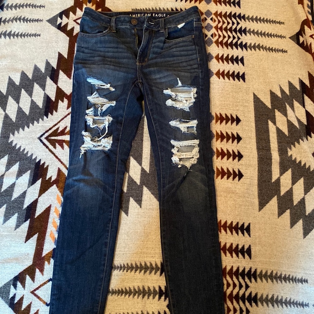 Distressed high waisted AE jeans. New!!